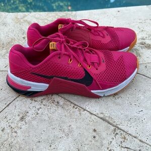 Nike (WMNs) Metcon 7